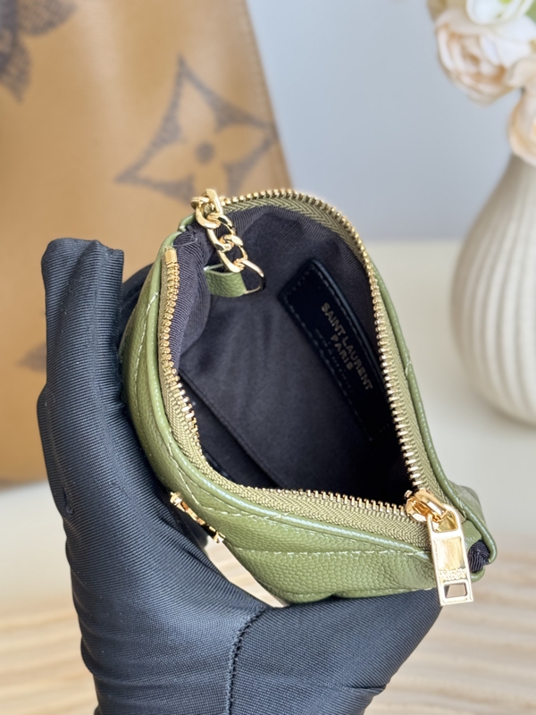 イヴサンローラン財布角部分ディテール